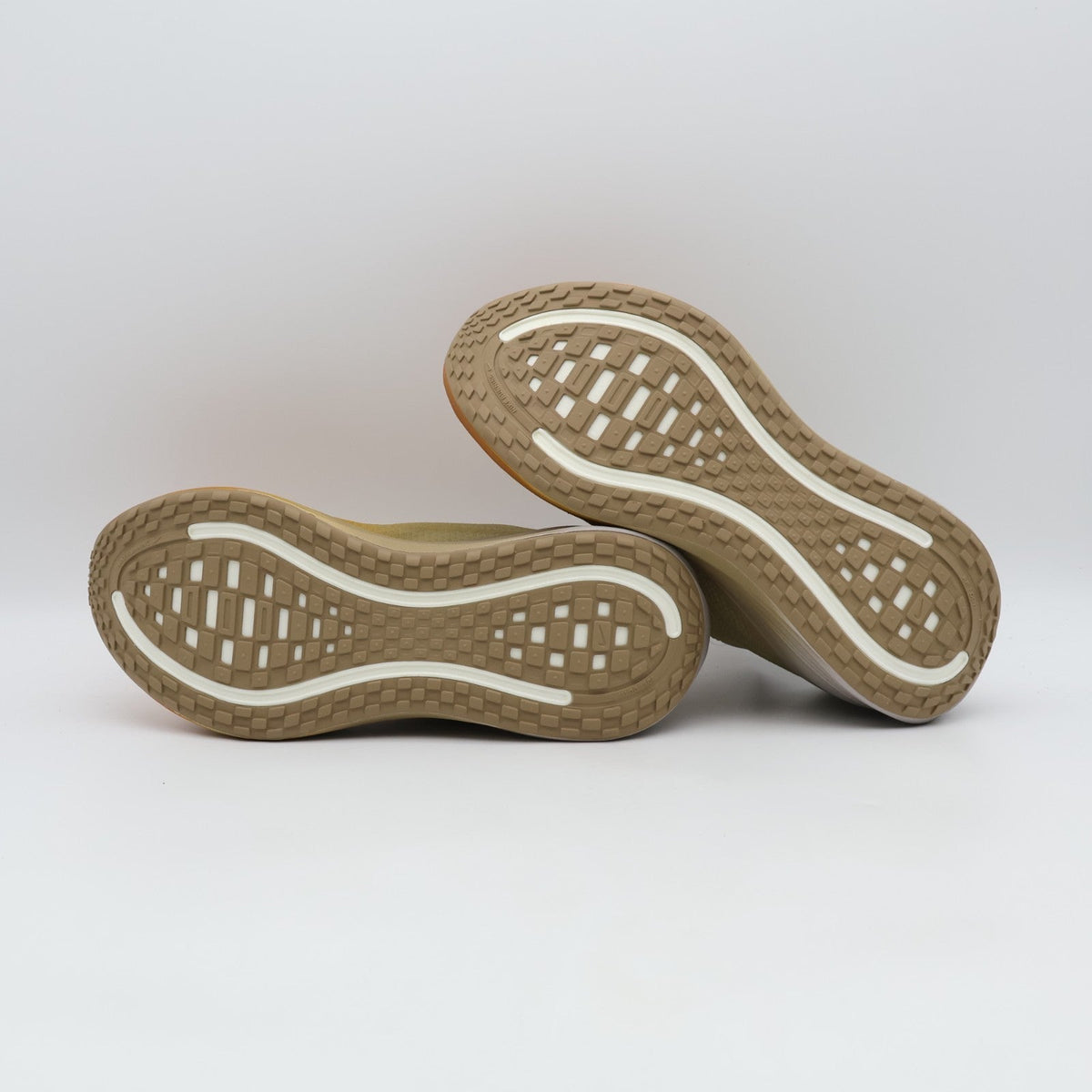 IV4522-200 Nike Vomero Plus "Cheat Day" (Men's)