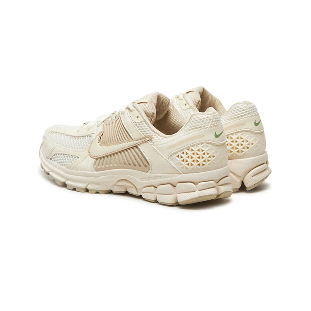 Nike Zoom Vomero 5 'Metallic Silver Platinum Violet' W (2025)