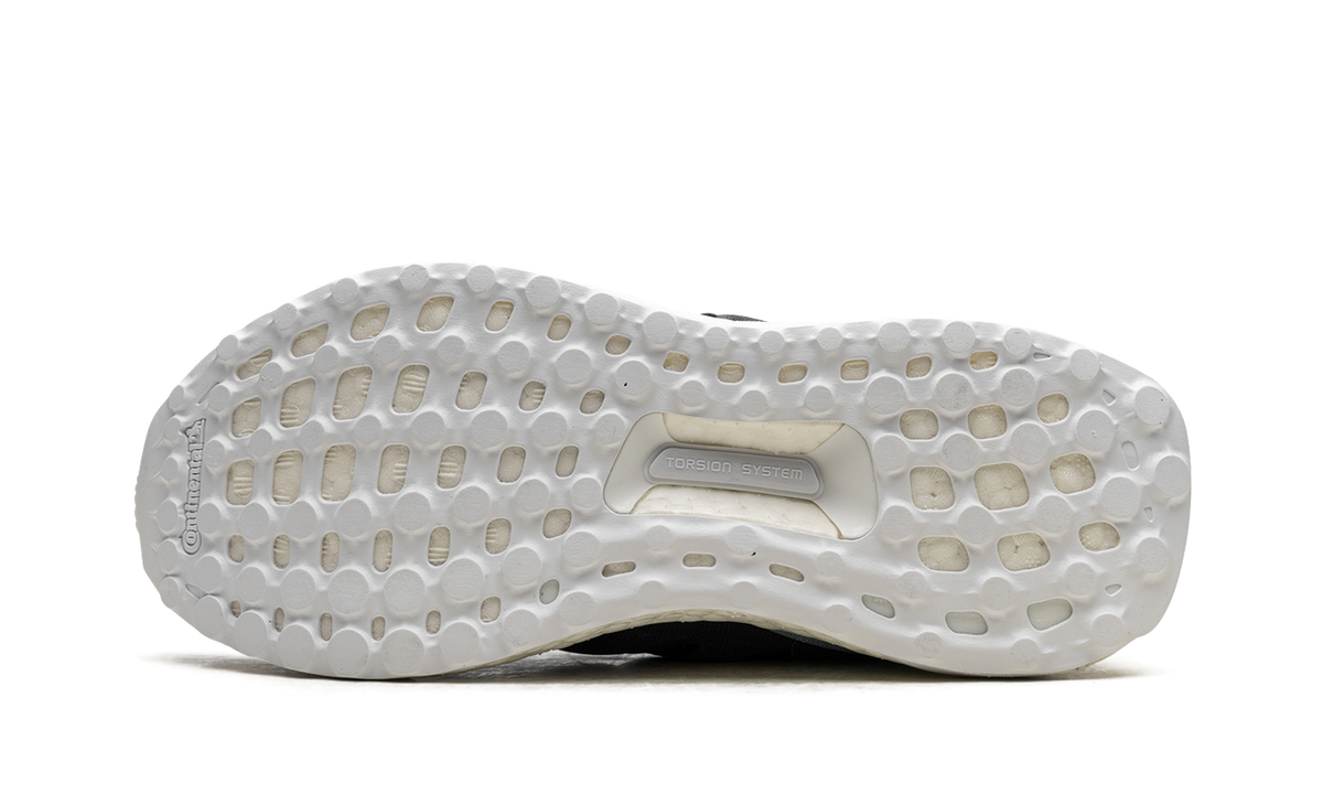 Parley x UltraBoost 4.0 "Carbon" CP8778